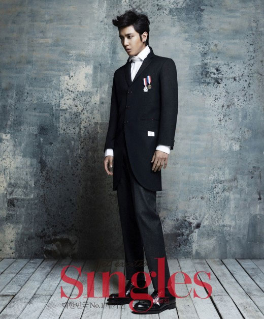 韓国雑誌「Singles」12月号CNBLUEチョン・ヨンファのグラビア写真2