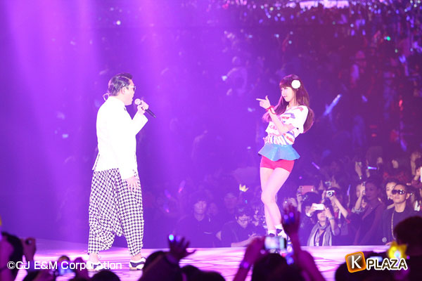 2012MAMA_4thshow_PSY&HyunA-(1)